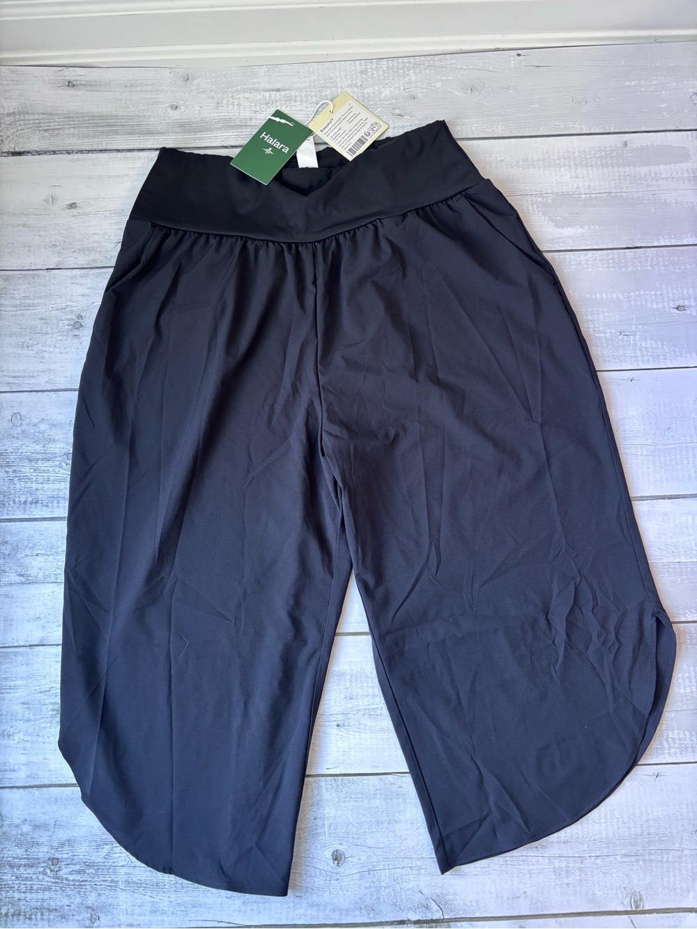 HALARA Breezeful Black high waist Capri